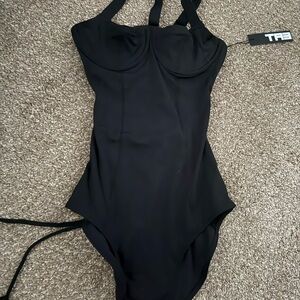 Effortless Black One-Piece Swimsuit with Underwire Support